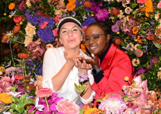 Lena of Fashion Garden together with Yvonne of Sian Roses in the booth of Holex.